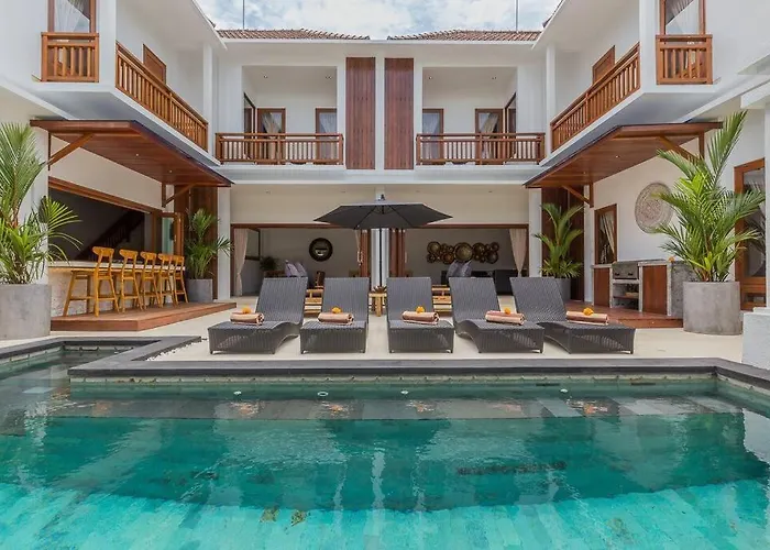 Lima - 5 Bdrs, Bbq, Living With Ac And Private Pool Seminyak