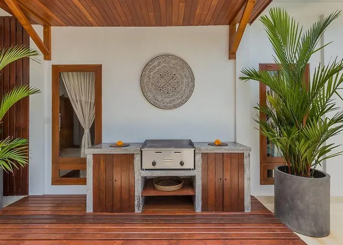 Lima - 5 Bdrs, Bbq, Living With Ac And Private Pool Villa
