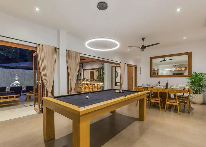 Lima - 5 Bdrs, Bbq, Living With Ac And Private Pool Seminyak