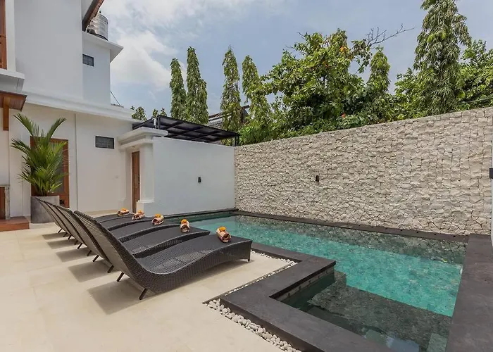 Lima - 5 Bdrs, Bbq, Living With Ac And Private Pool Villa