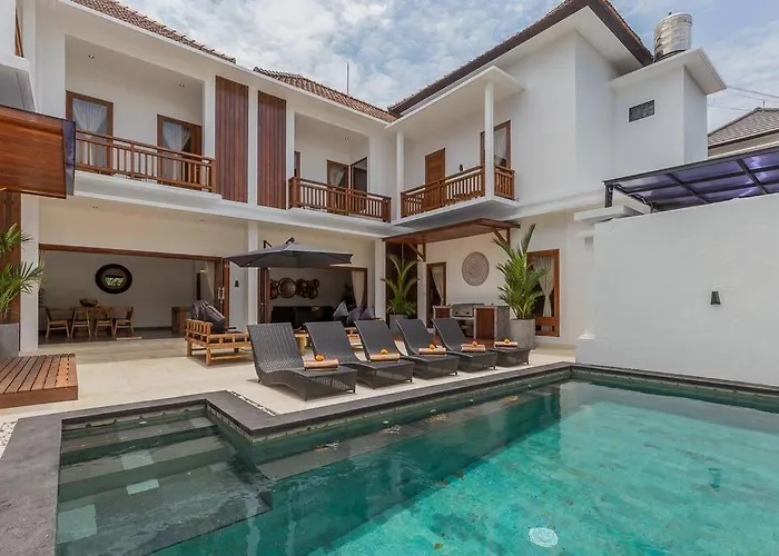 Lima - 5 Bdrs, Bbq, Living With Ac And Private Pool Seminyak