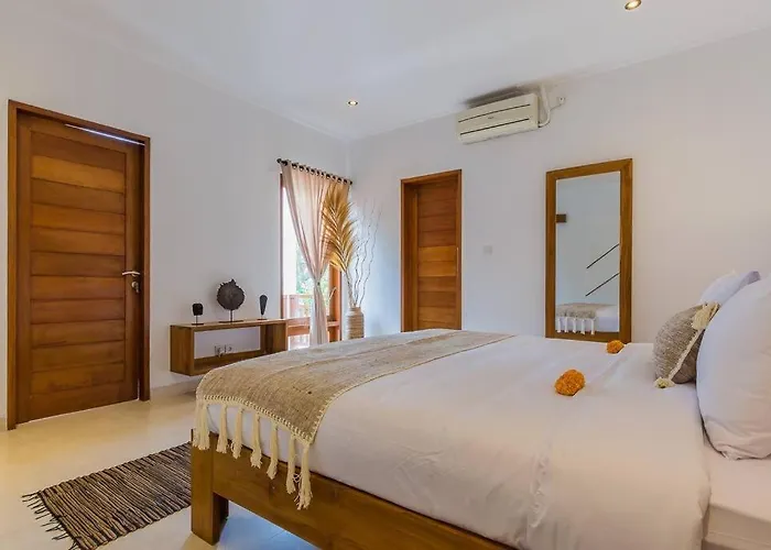 Lima - 5 Bdrs, Bbq, Living With Ac And Private Pool Seminyak