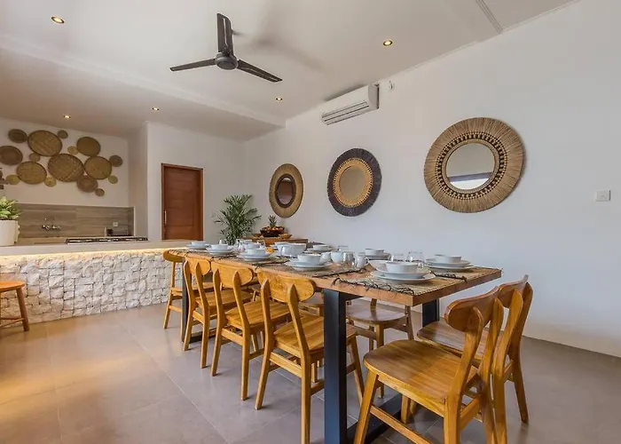 Lima - 5 Bdrs, Bbq, Living With Ac And Private Pool Villa *
