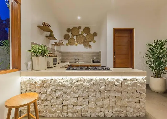 Lima - 5 Bdrs, Bbq, Living With Ac And Private Pool Villa Seminyak