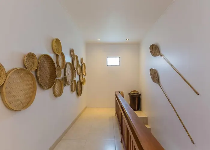 Lima - 5 Bdrs, Bbq, Living With Ac And Private Pool Seminyak