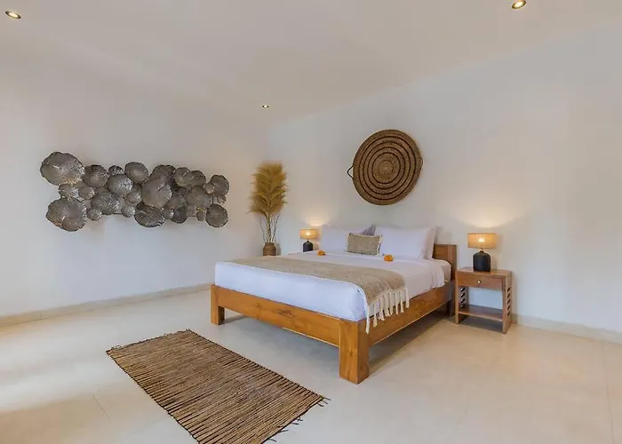 Lima - 5 Bdrs, Bbq, Living With Ac And Private Pool * Seminyak
