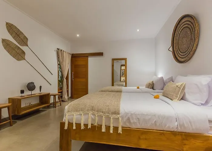 Lima - 5 Bdrs, Bbq, Living With Ac And Private Pool Villa