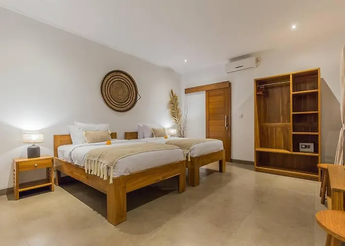 Lima - 5 Bdrs, Bbq, Living With Ac And Private Pool Villa *