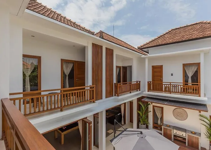 Lima - 5 Bdrs, Bbq, Living With Ac And Private Pool Seminyak